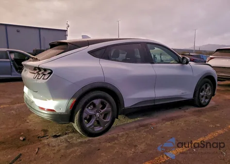 2022 Ford Mustang Mach-E Select z USA, uszkodzony, nr VIN 3FMTK1RM8NMA58960